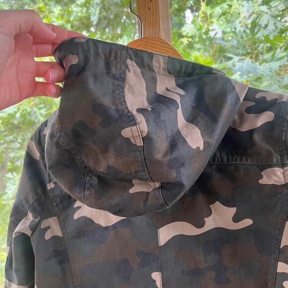 Levi's Women's Camouflage Hooded Utility Jacket Size S. NEW. - Picture 5 of 12